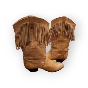 Dingo length 10" boots with 2 inch heel, fringed boots.  Genuine leather i
